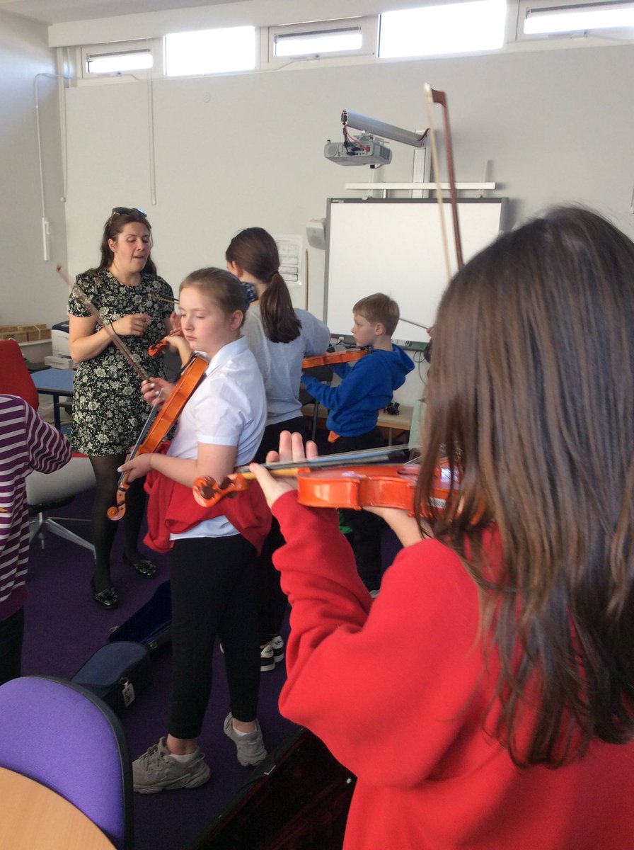 Primary 7/6 enjoyed learning new skills on the violin today. Hopefully we will be use these skills to play a tune soon. <a href="/BrambleBraeSch/">Bramble Brae School</a> #music #expressyourself