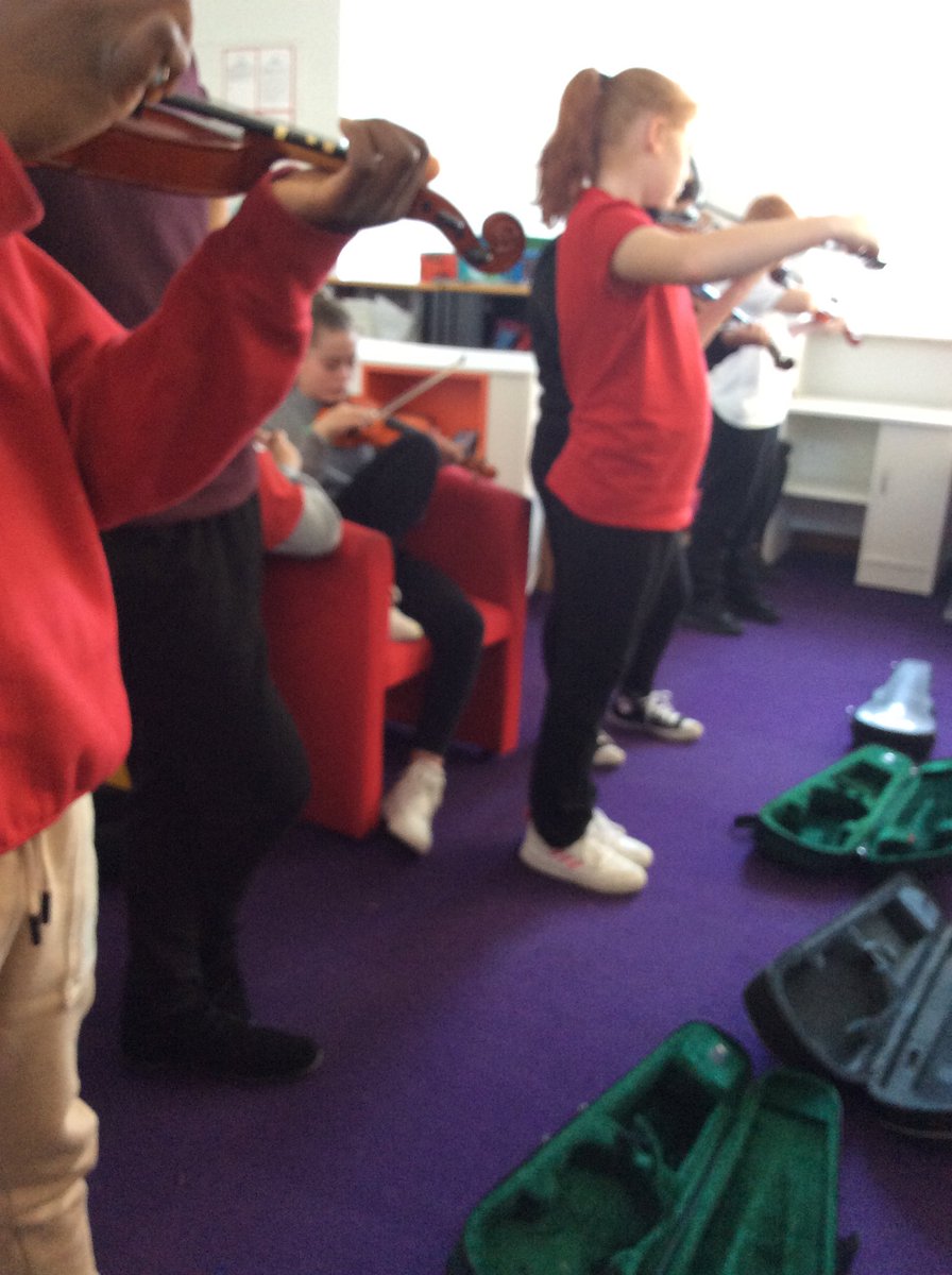 MissLeckeyBB's tweet photo. Primary 7/6 enjoyed learning new skills on the violin today. Hopefully we will be use these skills to play a tune soon. @BrambleBraeSch #music #expressyourself https://t.co/vjMrI7lm9n