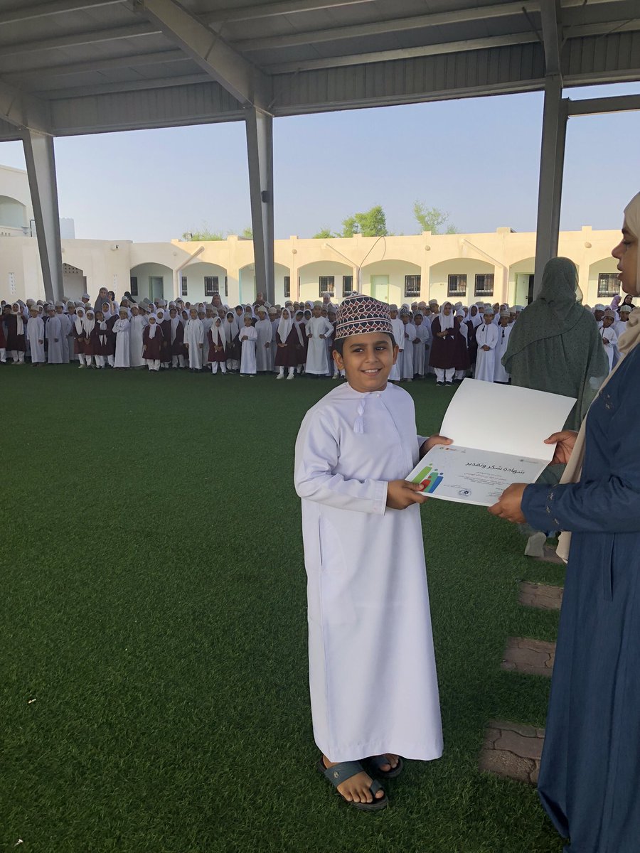 saihalshamikhat's tweet image. منح برنامج مهندسي المستقبل شهادات شكر وتقدير للطلبة المشاركين في معرض المشاريع في الحفل الختامي لبرنامج مهندسي المستقبل في نسخته الثالثة الذي أقيم في محافظة الظاهرة بولاية عبري #engineeringvillage @ev_centers #مدارسنا_مستقبل_واعد #تعليمية_الداخلية