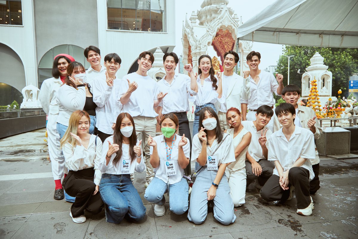 DeeHupHouse's tweet photo. ภาพบรรยา��าศงาน #บวงสรวงหอมกลิ่นความรัก แอดขอเป็นตัวแทนขอบคุณทุกคนที่มาร่วมให้กำลังใจพวกเราในวันนี้ และรอติดตาม #.Pilotหอมกลิ่นความรัก ในวันที่ ๒ ตุลาคมนี้กันด้วยน้า

🎬 https://t.co/xmCAJeQbAl

#DeeHupHouse
#หอมกลิ่นความรัก
#IFeelYouLingerInTheAir https://t.co/nonExKqOgo