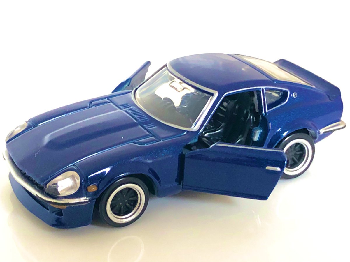 「悪魔のz、新旧比較今回の新車はツラが出ててよい#s30z 」|長田長門のイラスト
