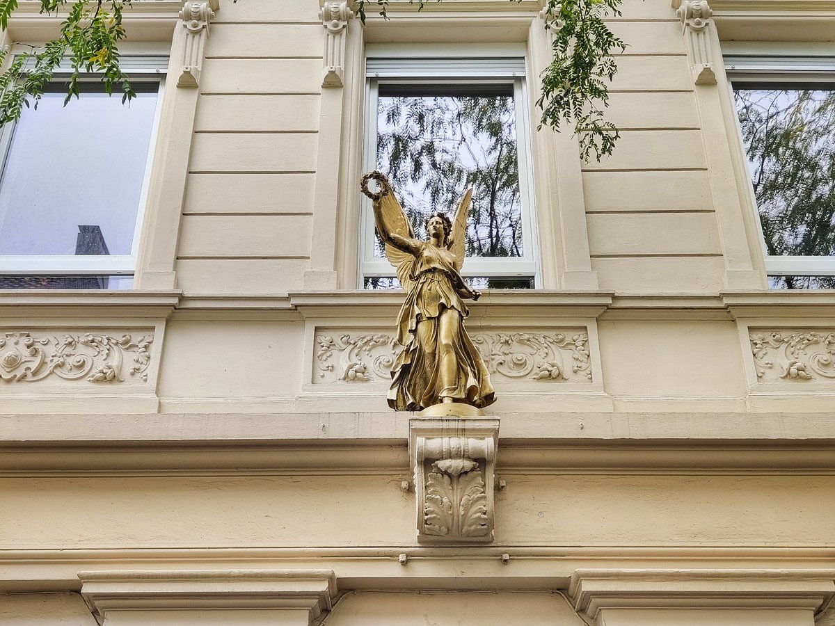 Auf meinem Streifzug durch den Arrenberg ist mir ein Engel begegnet. 
#Wuppertal #Elberfeld