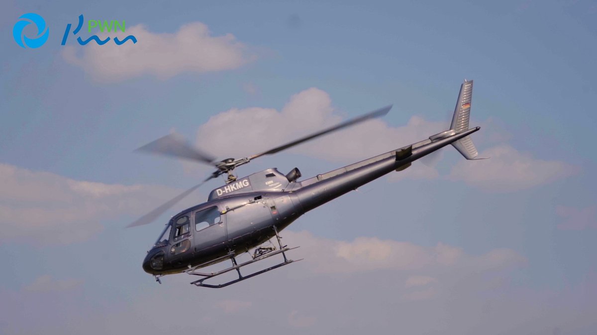 Waternet's tweet photo. Voor het #drinkwater in de toekomst voerden we samen met @PWNwaternatuur bodemonderzoek uit in het duingebied. Niet op de grond, maar vanuit de lucht met een #helikopter met een hoepel eronder 🚁 We hebben er een mooie #video van gemaakt, kijk via https://t.co/kTvvP05BOd #RTgraag https://t.co/LcNekMt5Yk