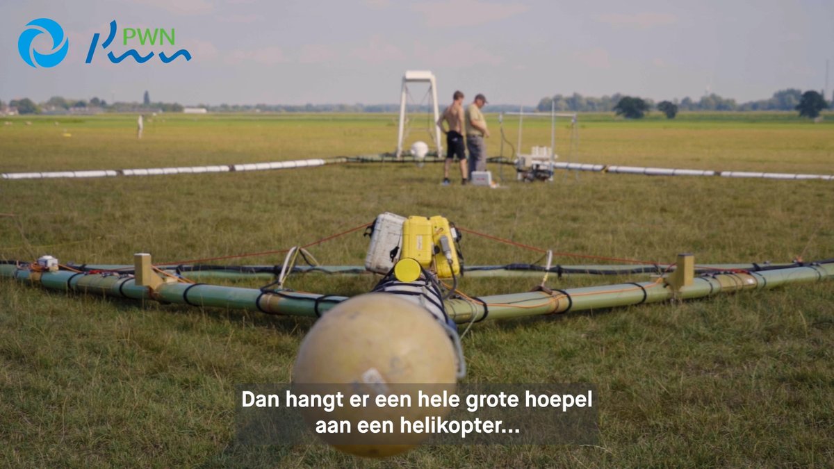 Waternet's tweet photo. Voor het #drinkwater in de toekomst voerden we samen met @PWNwaternatuur bodemonderzoek uit in het duingebied. Niet op de grond, maar vanuit de lucht met een #helikopter met een hoepel eronder 🚁 We hebben er een mooie #video van gemaakt, kijk via https://t.co/kTvvP05BOd #RTgraag https://t.co/LcNekMt5Yk