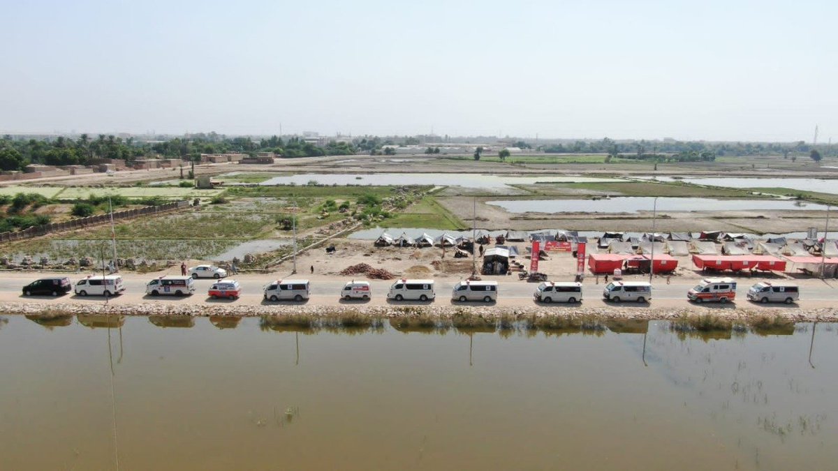 AlkhidmatOrg's tweet photo. In order to help flood-affected families, #Alkhidmat has established a rapid medical response team in #Sukkur. 30 mobile medical vans with healthcare professionals are available to provide individuals with medical aid in 6 districts. Together, let us save precious lives. https://t.co/8mJjDOZxnS
