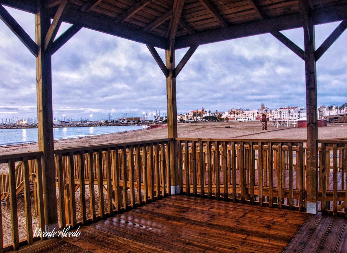 TurismoRota's tweet photo. Preciosas vistas a #rota y la #playaderota que nos regala #vicentealcedo para desearos un feliz #jueves 🤗😍
.
#descubrerota #disfrutarota #rotasabeafelicidad #felizotoño
,
Amazing #view to the #rotabeach #rotaspain 🤗
.
#discoverrota #rotathetasteofhappiness #happyfall https://t.co/tIipE7I1Gt