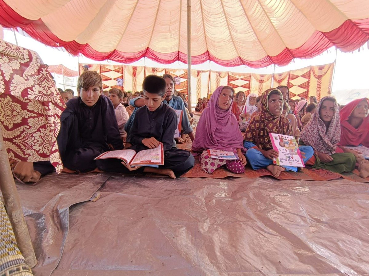 AlkhidmatOrg's tweet photo. 📍 Dadu, Sindh 🇵🇰
If we want to change the world, education is the supreme way! 
#Alkhidmat has set up temporary schools for the flood-affected children, for their minds’ enlightenment as their schools had been swamped by the #flood water.
#AlkhidmatFloodRelief https://t.co/pEakX4okxm