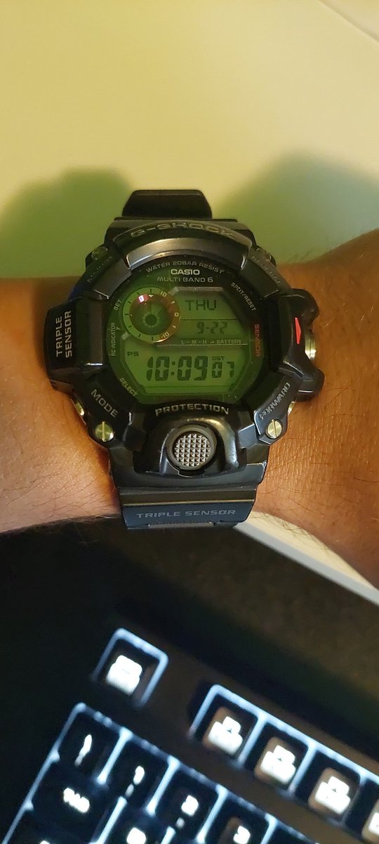 cube0x8's tweet photo. @lcamtuf I tried to switch to smartwatches but couldn't... https://t.co/cQK36b6xLy