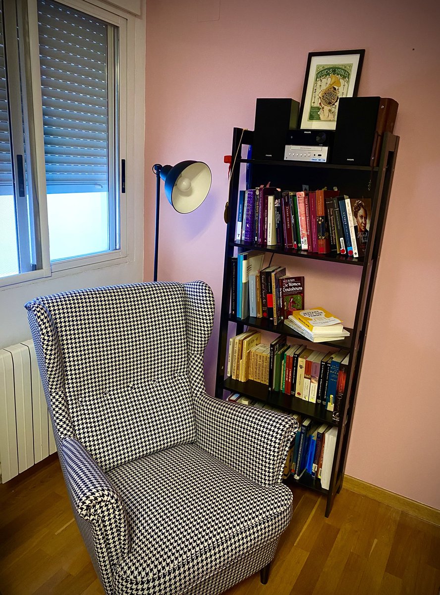 Querida <a href="/rocioiriarte_/">Rocío Iriarte</a>, tu preciosa ilustración ya preside mi rinconcito de lectura feminista 🥹💜