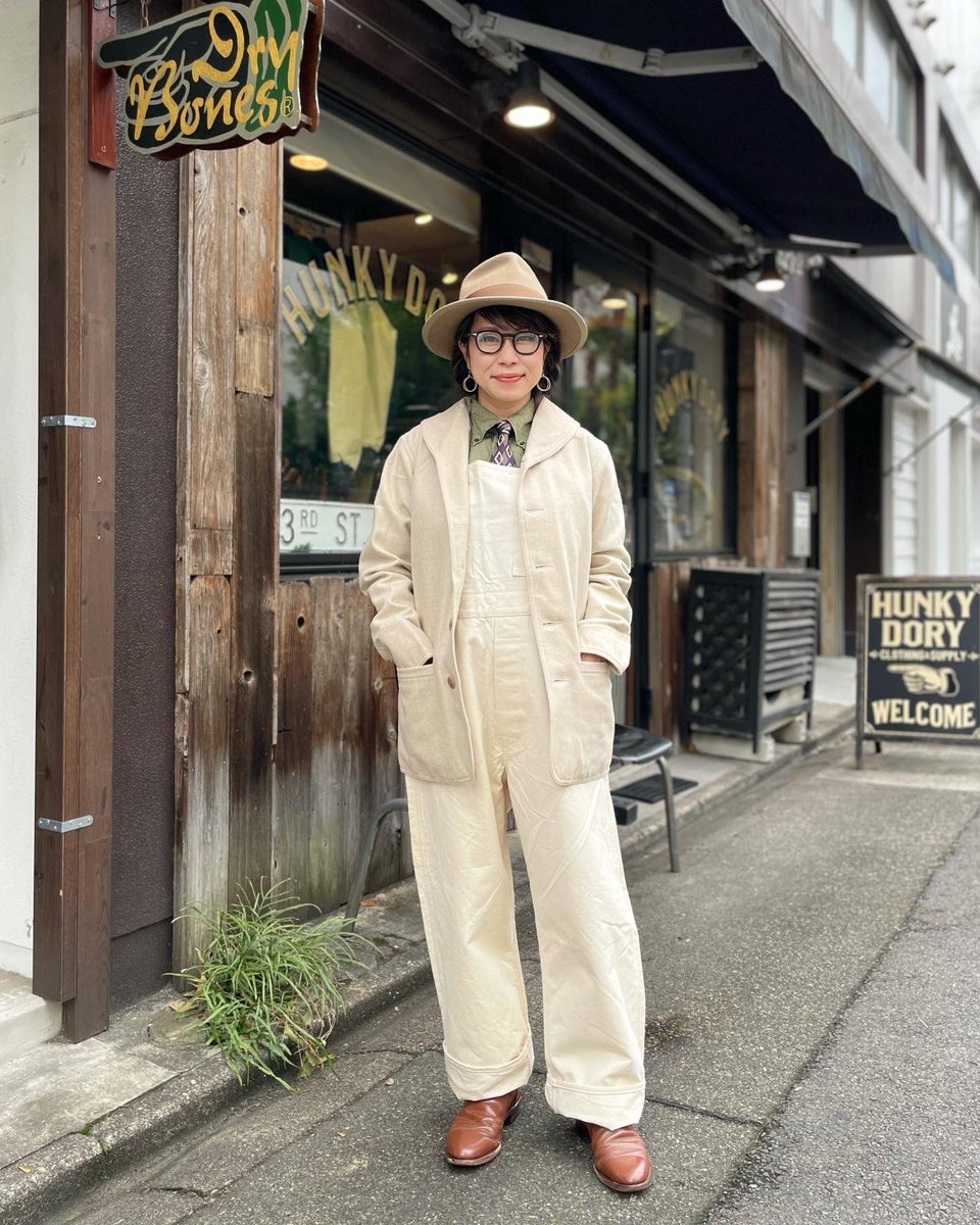 DryBones_Nagoya's tweet photo. 本日も新作の入荷がありました!
---Today's Outfit---
🆕→・Wool Melton Shawl Collar Jacket( DJ-1160)
・Canvas Overalls(DJ-1132)
・Satin Stripe B.D. Shirt(DS-2494)
・Seven Fold Neck Tie “LOZENGE”(DN-297)
#drybones
#ドライボーンズ
#drybone
#名古屋
#大須 https://t.co/X6zjsrCmoo