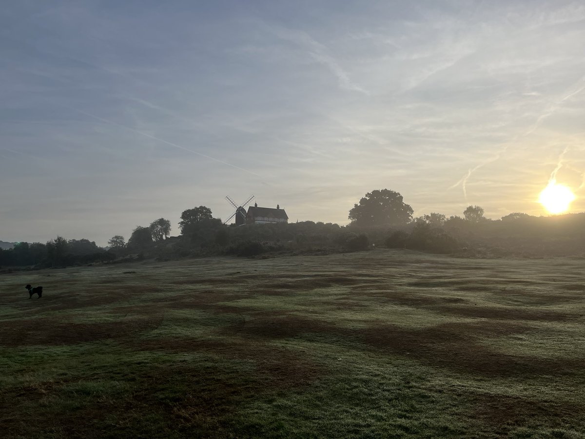 DanByfield's tweet photo. Bit fresh and foggy this morning but still π #Reigate #ReigateHeath #ReigateHeathGC https://t.co/pHGh3NvmOy