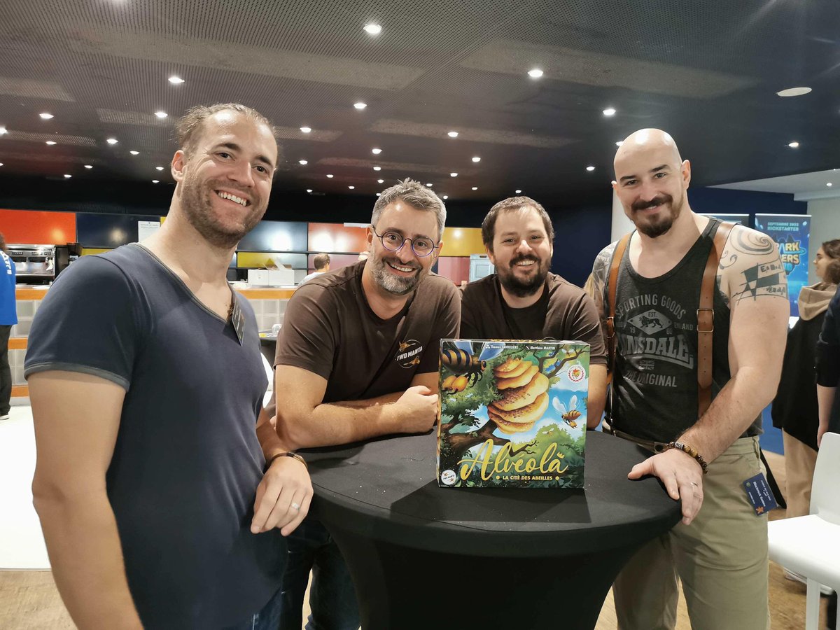 Two Manta tweet media