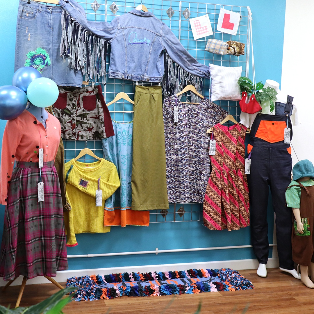 StitchedUpCoop's tweet photo. INSTORE // As part of our tenth birthday celebrations, we put together an exhibition of community makes - items that have been made from scratch, mended or upcycled by our wonderful customers and volunteers.
If you want to check it out, pop in during opening hours.
✂️🌍️👗👖♻️ https://t.co/V4HHlKL3dg
