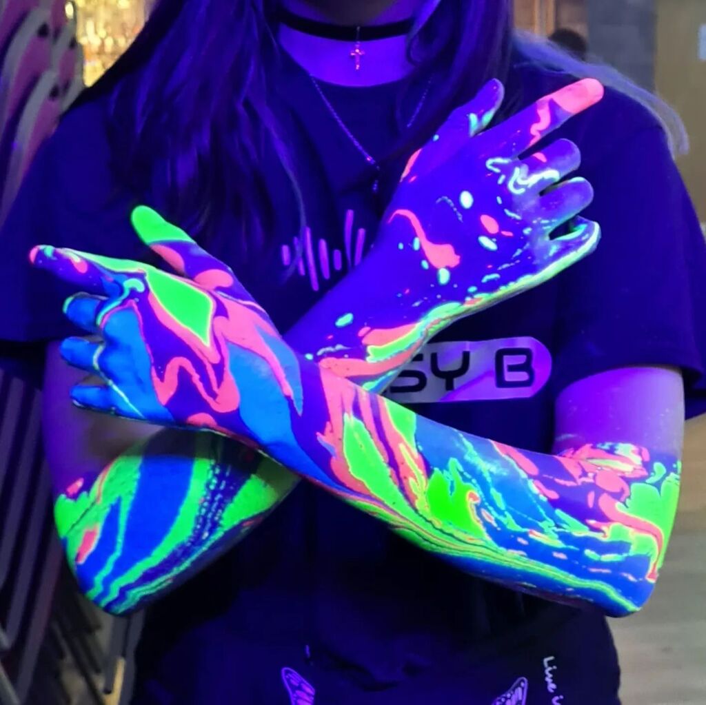Double arm dip. #fubl #bodymarblinguk #neontattoo #uv #neonparty