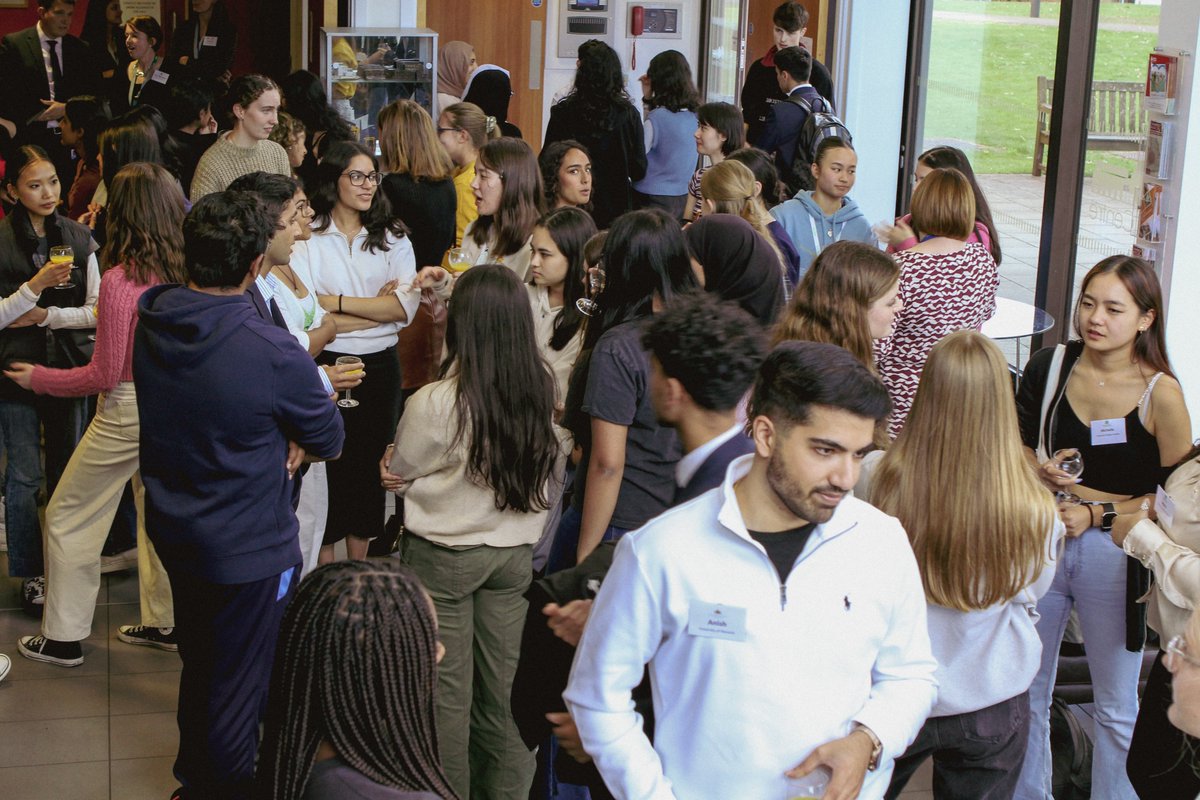 KEHSBham's tweet photo. On Friday 16 September, KEHS and @KESBham hosted its first joint university networking event at the @RuddockPAC 🎉

Seventeen Old Edwardians, who are all currently studying at university were invited to come and talk about their experiences👏

Read more ➡️ https://t.co/Dknc7pGItt https://t.co/q88qFFHgzF