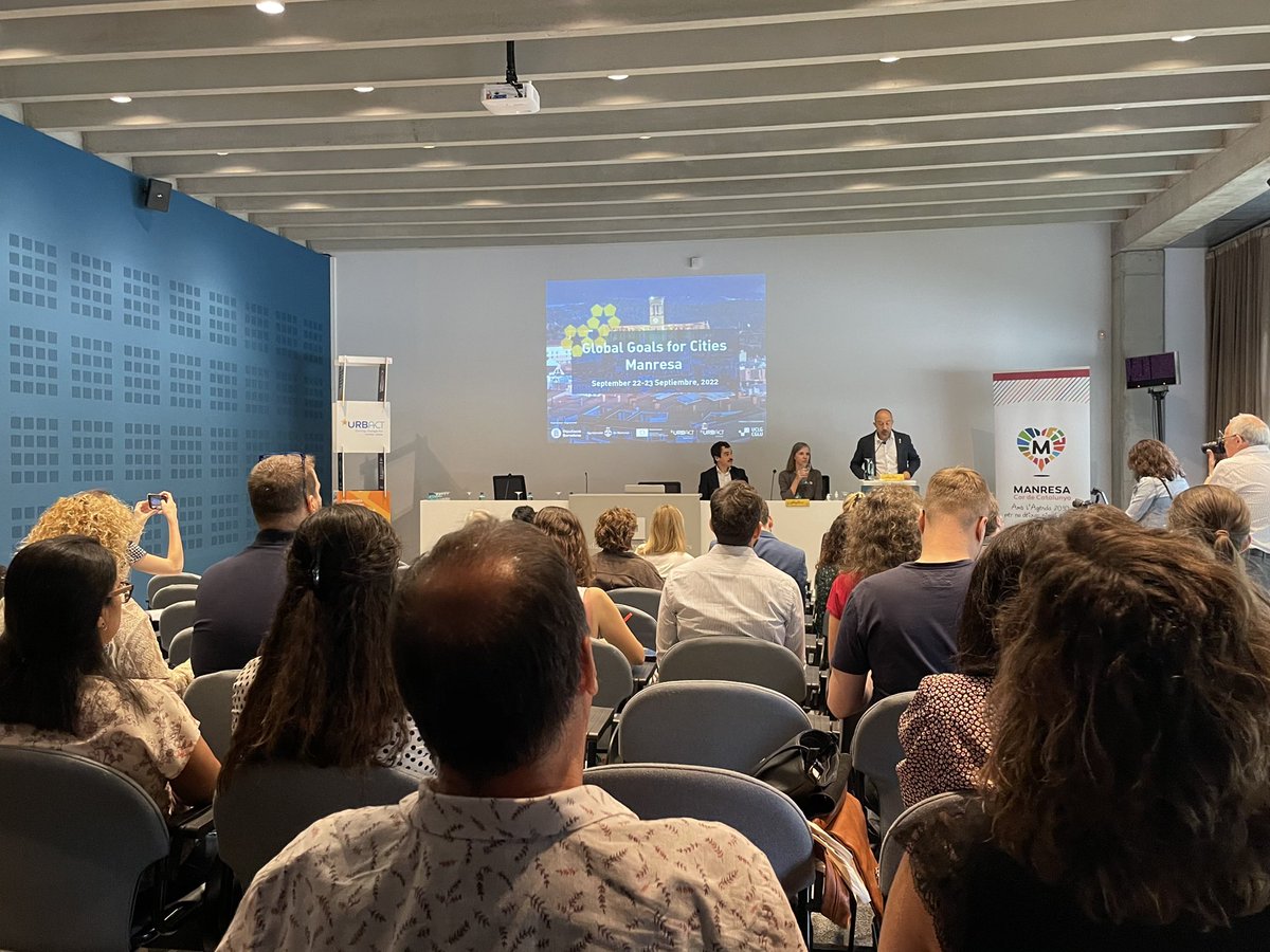 URBACT_ES's tweet photo. Dan la bienvenida el Alcalde de #Manresa @marc_aloy y la Jefa de la Oficina Europa y Estrategia Internacional de la @diba, @oliviapaton. 

#GG4CManresa https://t.co/ADEfpoAvb9