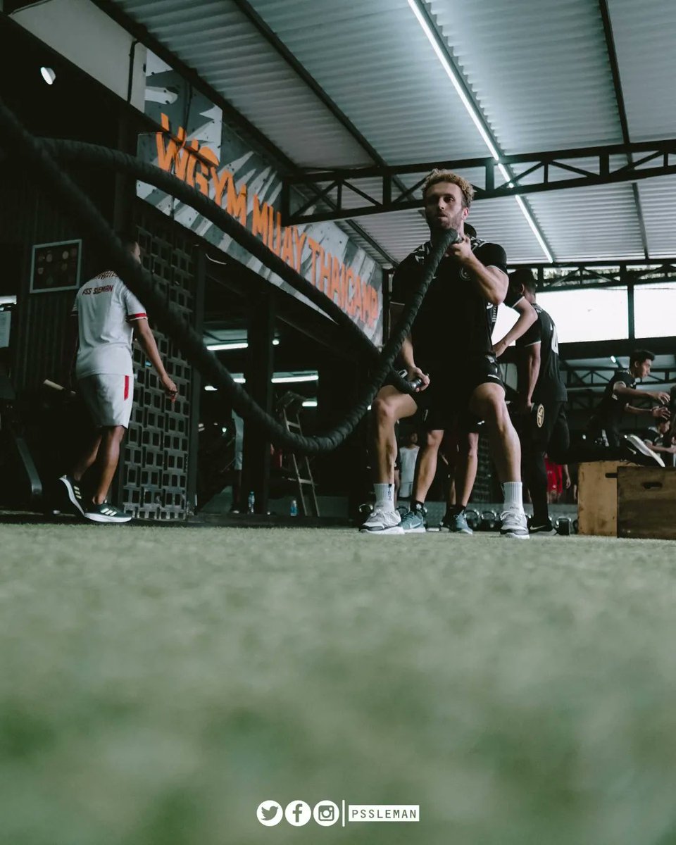 PSSleman's tweet photo. Menambah intensitas latihan dua kali sehari; pagi gym, sore taktikal 🦅🔥

Semoga cepat kembali menemukan performa terbaik kalian untuk laga berikutnya, penggawa! 

#PSS #UnityForOurGlory https://t.co/SDN8PkMsdk