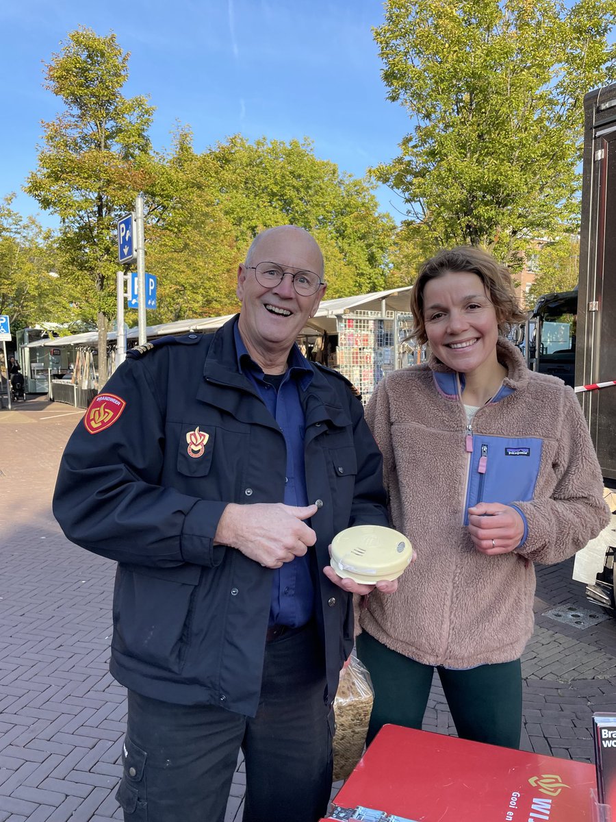 Vandaag is de Wijkbrandweer aanwezig bij de weekmarkt in Gooise Meren, Bussum. Zie ik u straks voor het beantwoorden van vragen?