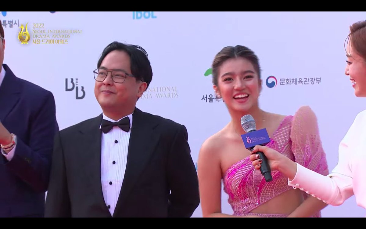 ofc_iwant's tweet photo. Our very own @bellemariano02 with @micodelrosario at the Seoul International Drama Awards 2022 Red Carpet! 😍💙❤️✨👏👏👏 https://t.co/FXiTMNRF74
