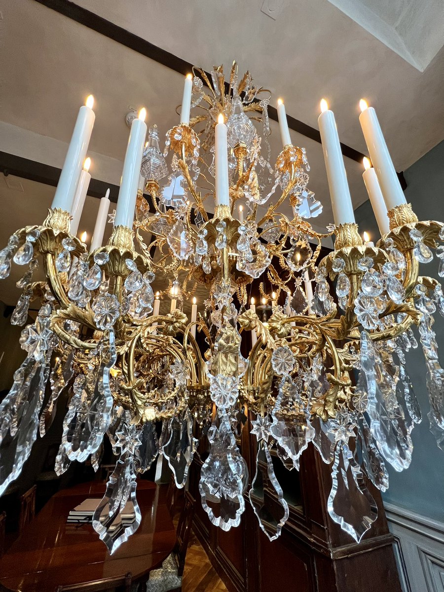 the parisienne tweet media