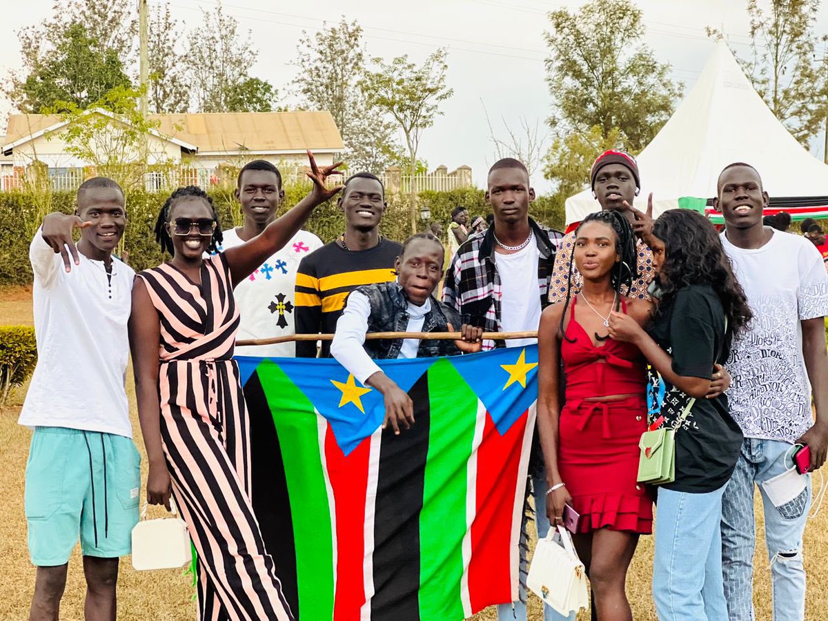 CholCholistic's tweet photo. Youth of my area put up the flag
With hopes we sing, dance and praise the nation!!
We preached #Peace_Unity https://t.co/UJsgJr19FL