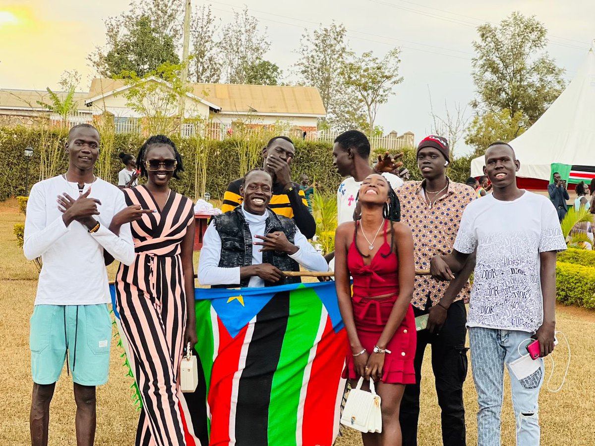 CholCholistic's tweet photo. Youth of my area put up the flag
With hopes we sing, dance and praise the nation!!
We preached #Peace_Unity https://t.co/UJsgJr19FL