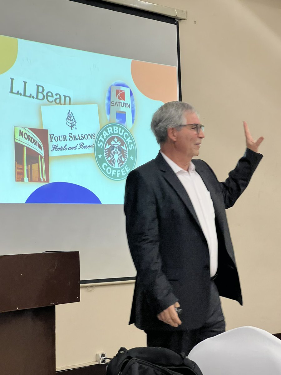 Marketing in 2022 is nothing without #customerexperience in session with <a href="/jefftobe/">Jeff Tobe</a> <a href="/EntrepreneurOrg/">Entrepreneurs' Organization (EO)</a> #becauseofEO #EO #EOmepa