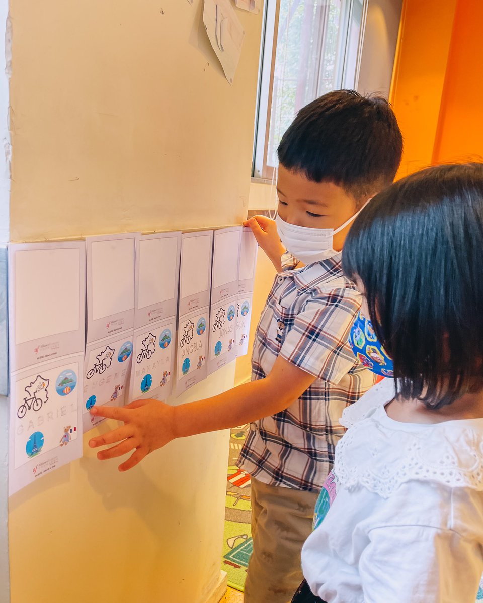 celine_chane's tweet photo. L’heure du bilan pour les #maternelles de l’@afhongkong : des « photos » décorées de ce que nous avons étudié + reconnaissance de son prénom !
À dans 2 semaines 👋🏻
#afhk #learnfrench #frenchsummer #fleprecoce #flehk #alliancefrancaise #ete2022 #frenchculture https://t.co/dzSHPmTKOT