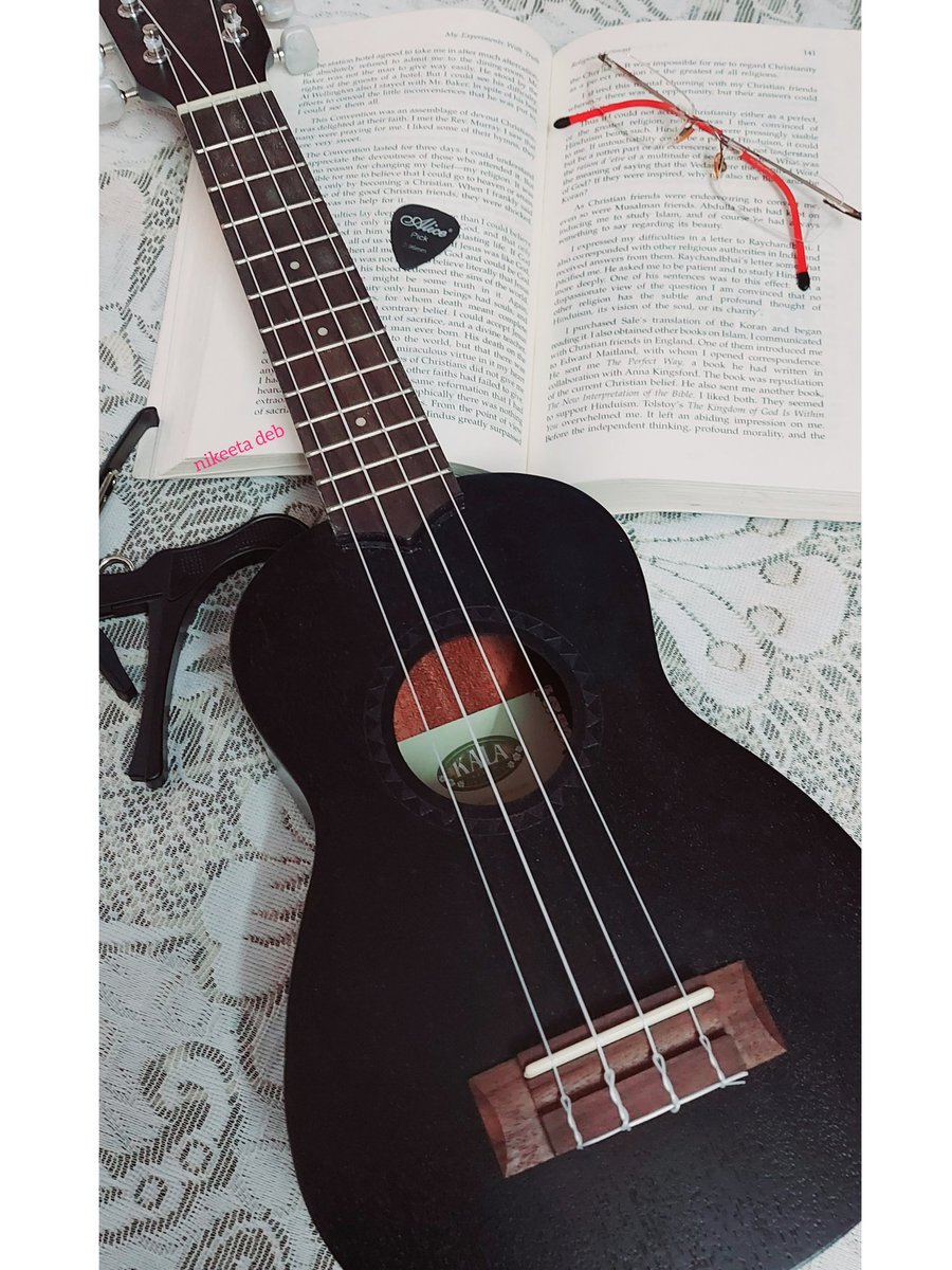 nikeetadeb's tweet photo. “The ukulele gives voice to every kind of Music” 🎸
.
.
.
.
#TwitchStreamers #BeYourself #goUP #MUSICBLOOD #musica #musiclover #ukulele #uku #Guitarist #guitar #Artists #art #artistsontwitter #Twitter #tiktokdown #onlyfans #ONEUS #YouTube #TrendingNow #Poshmark #WhoAreYou #singer https://t.co/uSQda8GATo