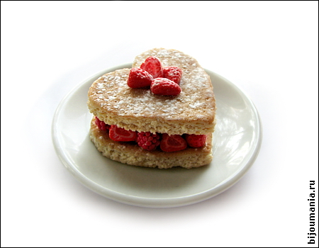 Miniature Cake Berries Allim Lip
funnyness.com/miniature-cake… 
#cake #cakedesign