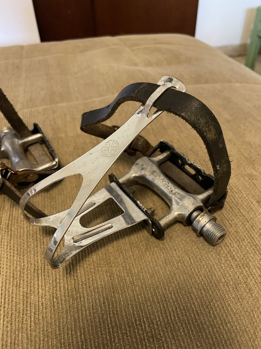 BerjualanS's tweet photo. #fnfjb pedal brain toeclip vp size m single leather strap pedalset toe clip 100rb saja, 0817728948, jakarta selatan https://t.co/n3dn8XlwLk