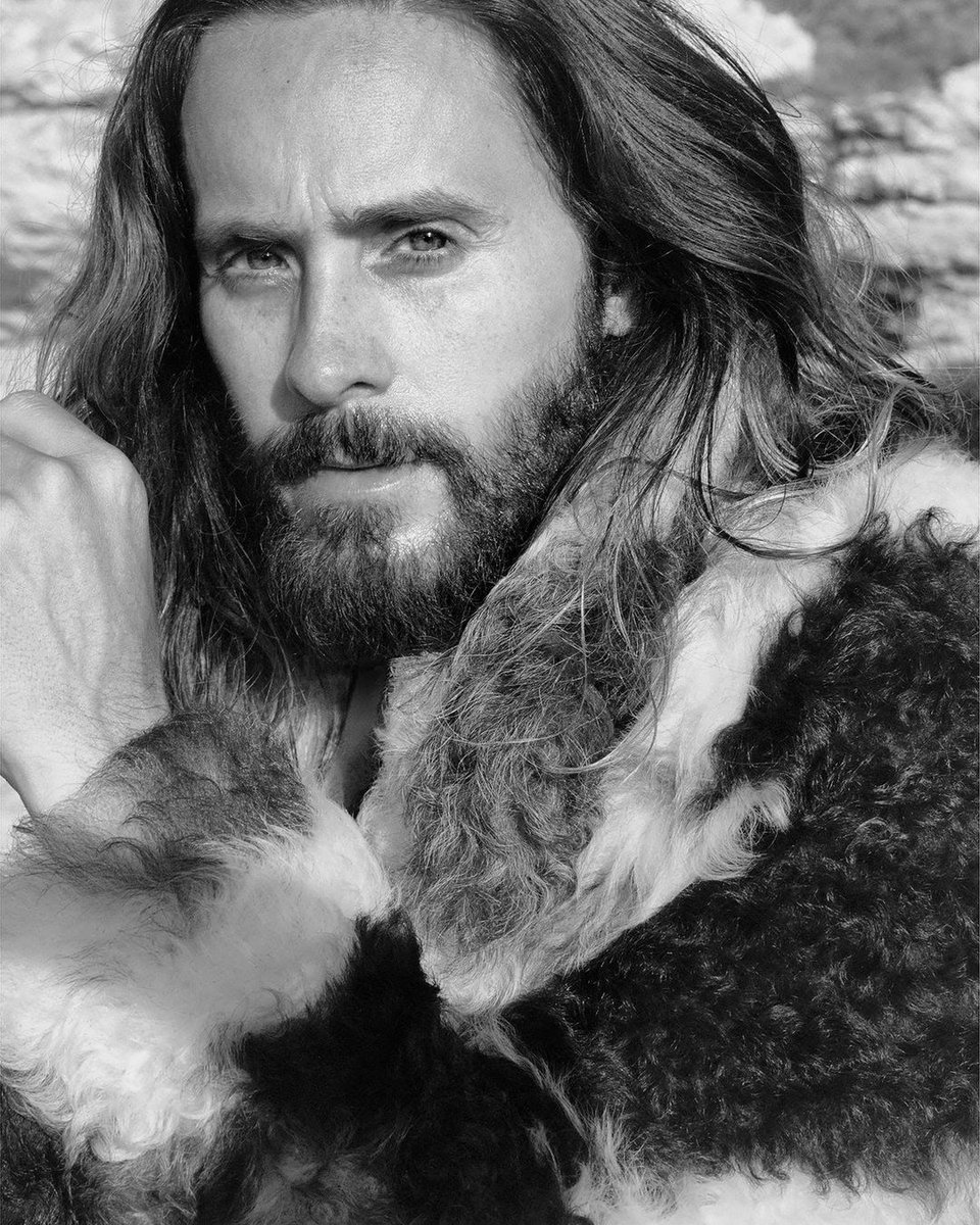 Knockahore's tweet photo. Can we just all stop!!
Climbing in sliders, not good! Fur like coat in boiling sun not good, swimming in a long coat, not good! But no one ever believed @JaredLeto was good did they?
#gucciadidas @GQMagazine #Germany #JaredLeto https://t.co/EvX4sNndLs
