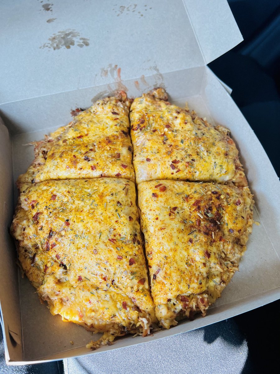 GontseRozette's tweet photo. We are on special today buy our large pizza and get the small 1 free🍕🍕🍕😊 just call 77638172 or 74499324, with an amazing taste ever😉🤙🍕 https://t.co/fopbMpMAPo