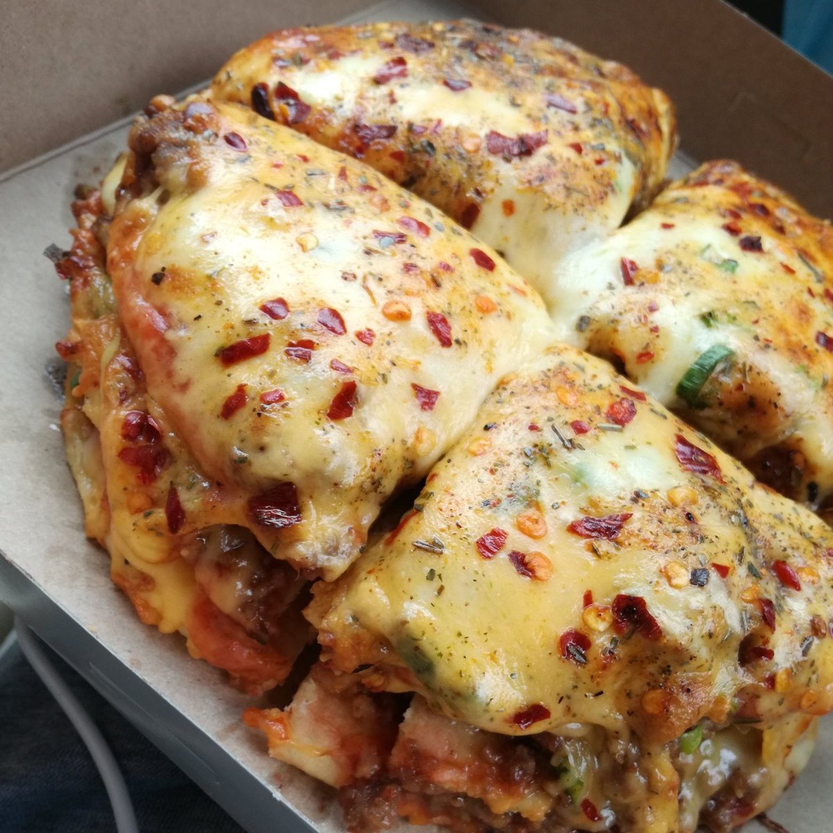 GontseRozette's tweet photo. We are on special today buy our large pizza and get the small 1 free🍕🍕🍕😊 just call 77638172 or 74499324, with an amazing taste ever😉🤙🍕 https://t.co/fopbMpMAPo