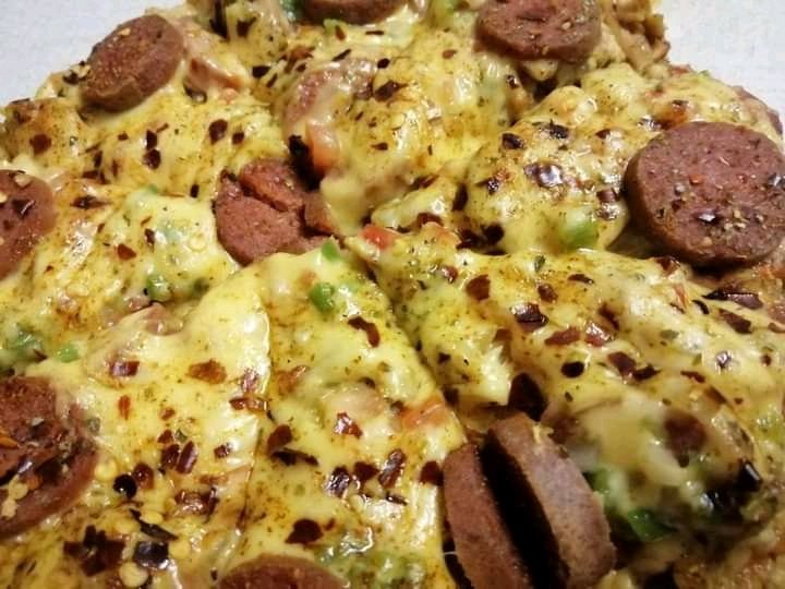 GontseRozette's tweet photo. We are on special today buy our large pizza and get the small 1 free🍕🍕🍕😊 just call 77638172 or 74499324, with an amazing taste ever😉🤙🍕 https://t.co/fopbMpMAPo