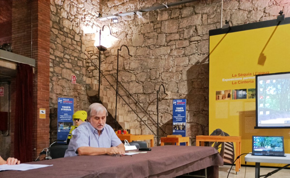 parcdelasequia's tweet photo. Des de la Fundació aquesta setmana hem aprofitat per formar-nos. Gràcies #joanmorros del @gallinermanresa per venir a parlar de la "servucció" i a la #zaidapicart experta en accessibilitat per l'"atenció a la diversitat" #formacio #museusinclusius #Cultura #atencioalvisitant https://t.co/kcRUDwi3fq