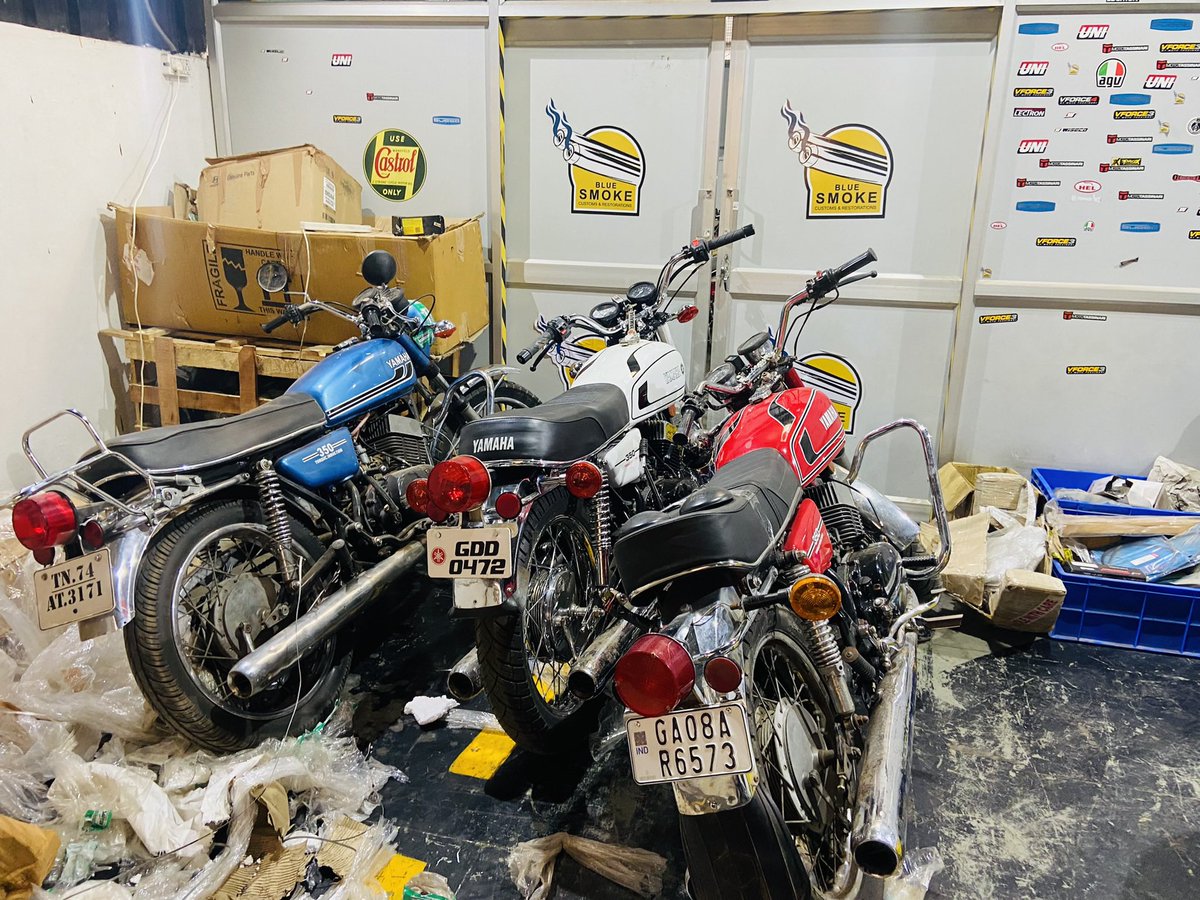 CustomsSmoke's tweet photo. BUSY DAY! Arrived for complete restoration https://t.co/lcAKBfh55N