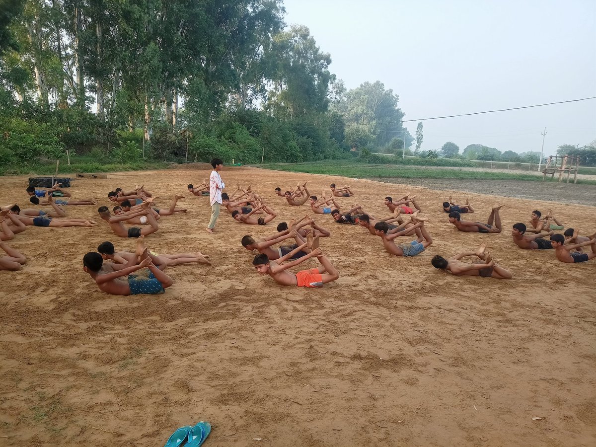 बाबा श्योत नाथ अखाड़ा व आक्सीजन नर्सरी में योग कक्षा की शुरुआत की गई
