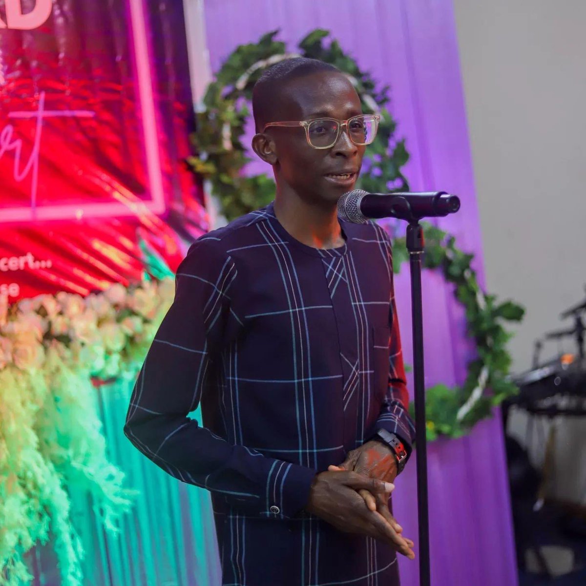 Vbuqsworld's tweet photo. Picture highlights of host @kingwonderword at “WORD UP CONCERT” the other weekend 🌴
#vbuqsworld #wordupconcert #gospelblog https://t.co/dNN0BBQj4r