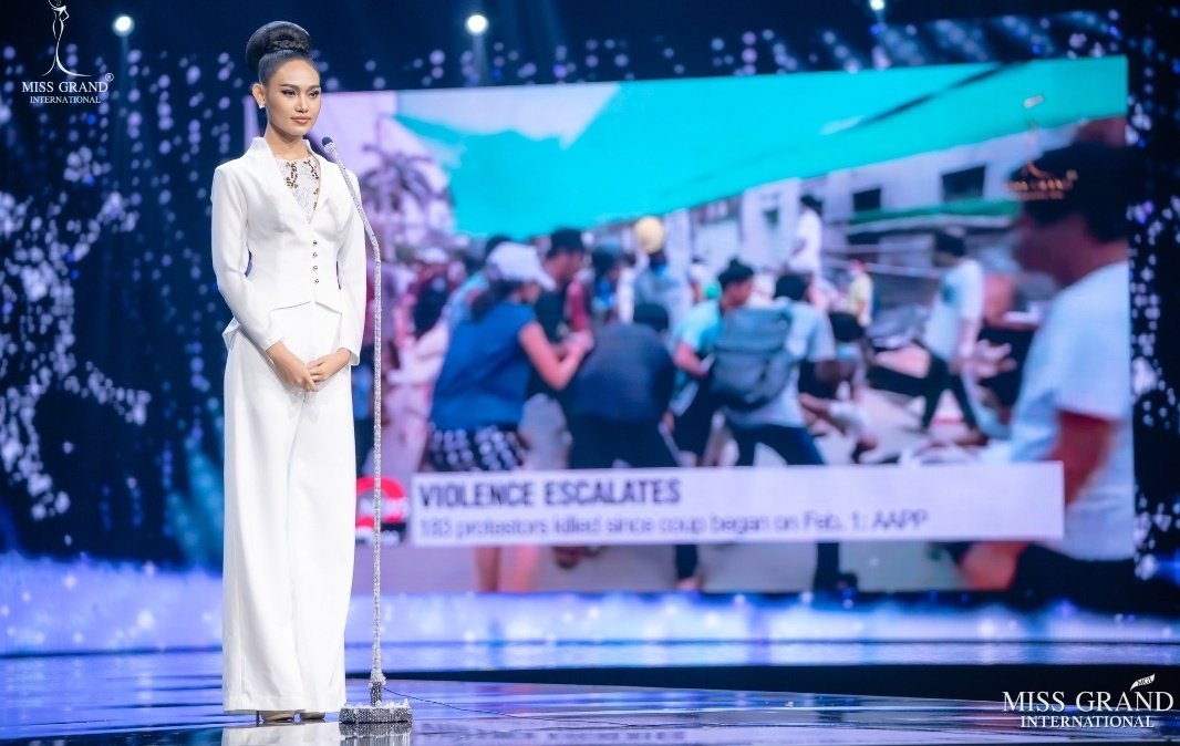 #Myanmar media reporting beauty queen Thaw Nandar Aung/<a href="/HanLay76523318/">Han Lay</a> stuck at #Thailand Suvarnabhumi Airport. Unable to independently verify now. Unclear why she's been detained. She spoke out against #military in April last year bangkokpost.com/thailand/gener… #WhatsHappeningInMyanmar