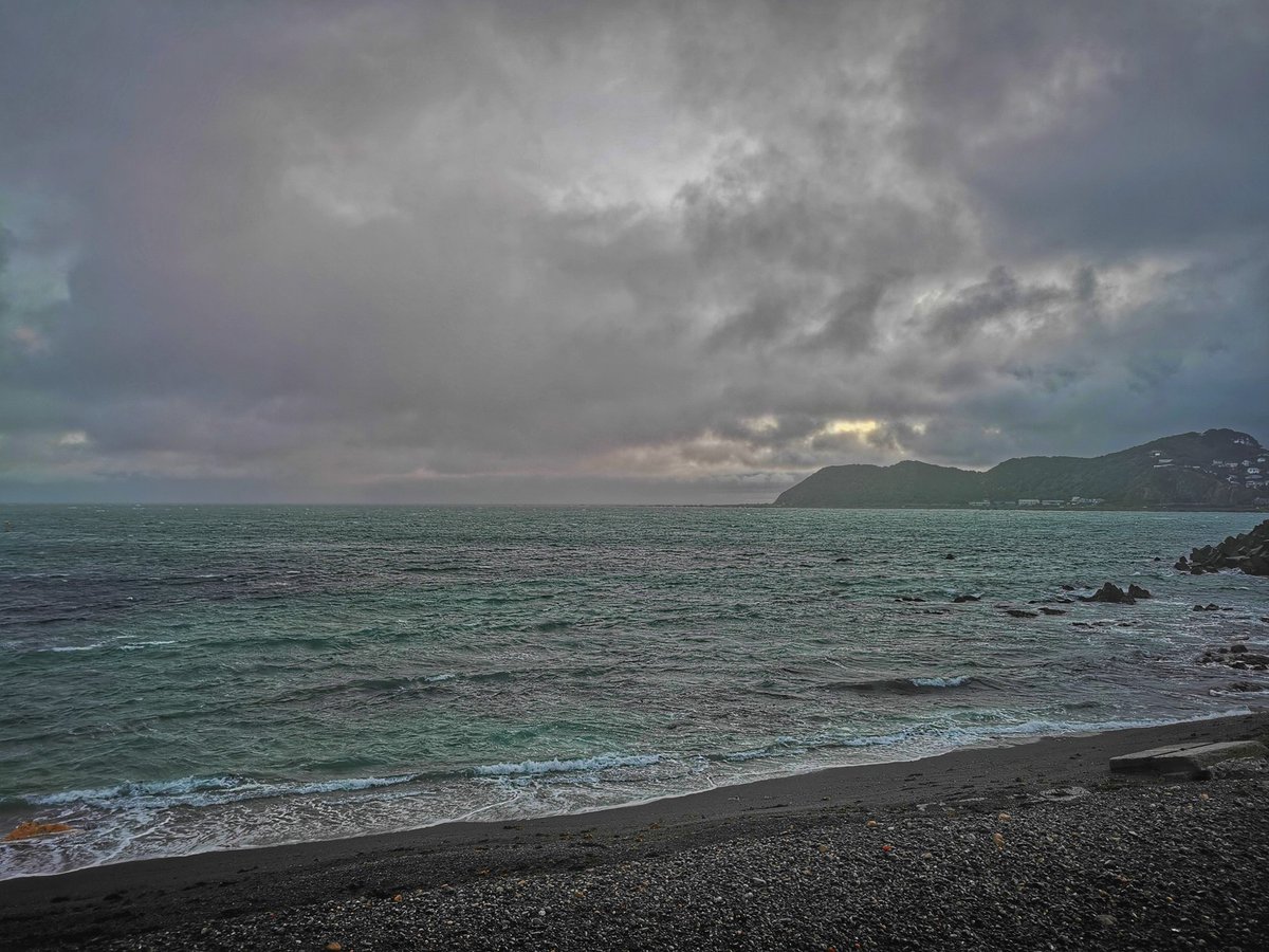 WildBayNZ's tweet photo. Changing weather around Moa Point and Wellington's South Coast.
#MoaPoint
#Weather
#Evenings
#SouthCoast https://t.co/zoBBRFr2R6