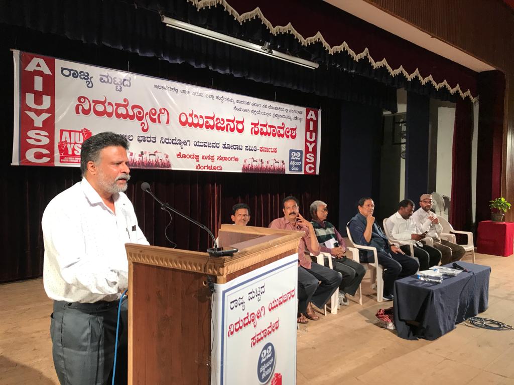 AIDYO_MP's tweet photo. State level convention of Unemployed youths organised in Bengaluru by All India Unemployed Youth Struggle Committee Karnataka.
Addressing the audience Former Lokayuktha of Karnataka Jutice Santosh Hegde &amp; Com G.S Kumar of AIDYO
#AIUYSC
#unemployment @MPYBSANGH0522 @AidyoKarnataka https://t.co/iShwYrU5lR