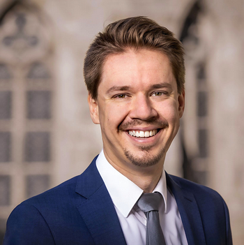 Kommende_DO's tweet photo. Heiß diskutiert ist die sog. einmalige #Energiepreispauschale von 300 Euro. "Alles für die einen und eines für alle". Ist das gerecht? Der Direktor des Institutes für Christliche Organisationskultur, @grosshannes , kommentiert im #StandPUNKT.
https://t.co/RK1AGbxB6W https://t.co/76UrAiGg7H