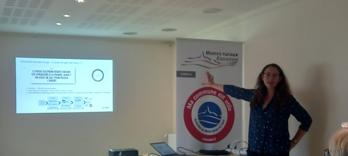 "Ma Commune Est Utile" ainsi démarre aujourdhui la matinée des Maires ruraux 
L’équipe de #grdf partenaire #AMR91 présente pour parler gaz vert ! <a href="/HanahMatmati/">Hanah Matmati</a>  <a href="/ChaibiaHanine/">Hanine Chaibia</a> @jeanclaudedeazevedo <a href="/Marion_Vandamm/">Marion Vandamme</a> <a href="/BessonHerv/">Hervé Besson</a>