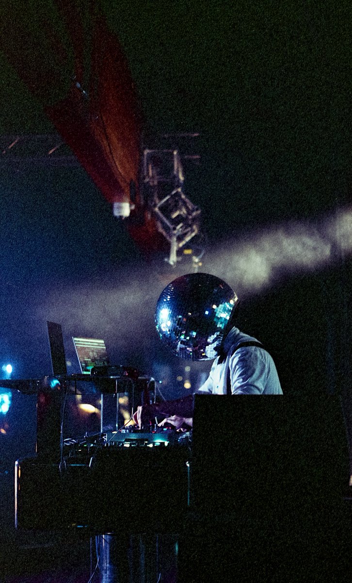 ryan_bounedara's tweet photo. I shot my first concert in film. Aside from not using a flash or ending up with pure black images, I didn't have any goals.

Here are the results, courtesy of The Darkroom Film Lab + @CineStillFilm's 800T.

@Pad_Chennington 
@discoholicmusic 
@fibrealex 
@DanMasonVapor https://t.co/MAgyLBDQan