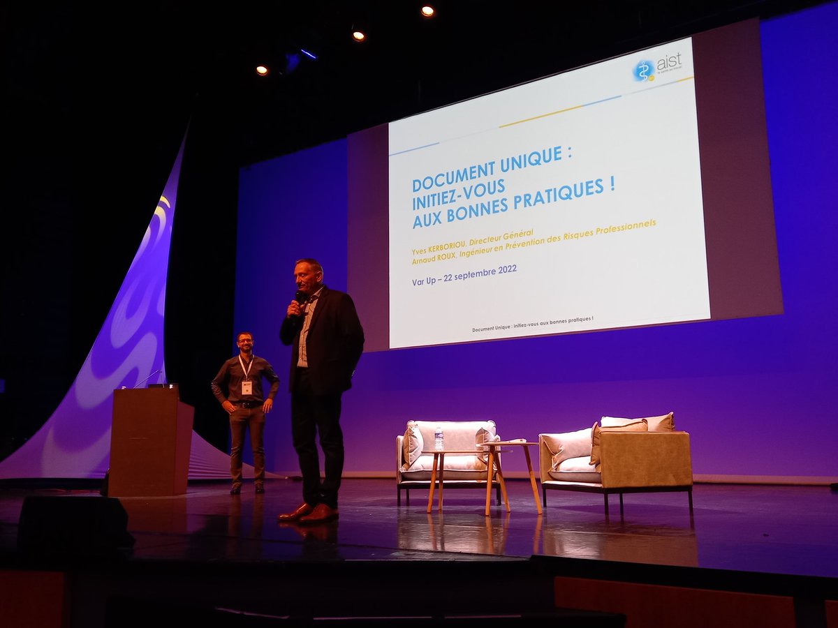 Presansepacac's tweet photo. #DIRECT au salon #VarUp. Début de la conférence de @aist_83 sur le #DocumentUnique, animée par Yves Kerboriou, Directeur général, et Arnaud Roux, IPRP. https://t.co/V2gN0p5PfH