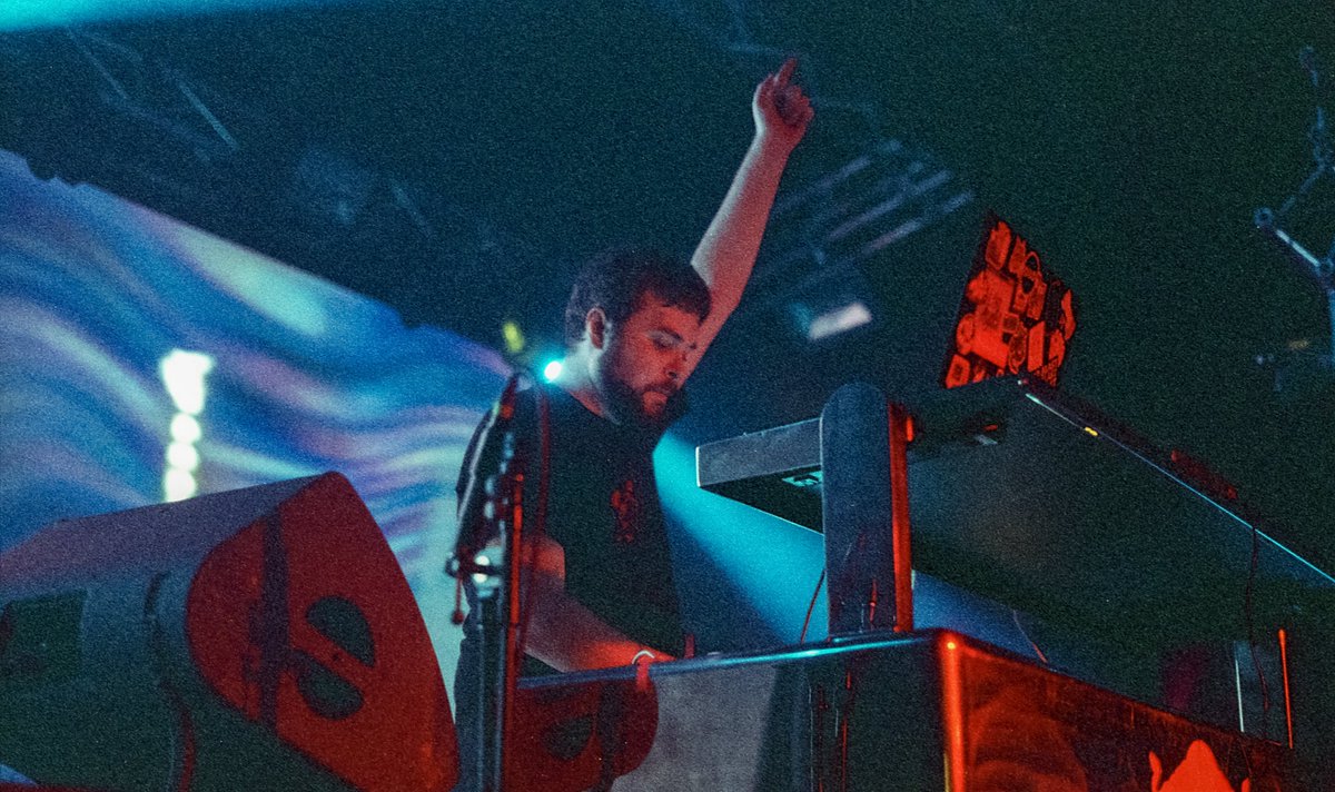 ryan_bounedara's tweet photo. I shot my first concert in film. Aside from not using a flash or ending up with pure black images, I didn't have any goals.

Here are the results, courtesy of The Darkroom Film Lab + @CineStillFilm's 800T.

@Pad_Chennington 
@discoholicmusic 
@fibrealex 
@DanMasonVapor https://t.co/MAgyLBDQan