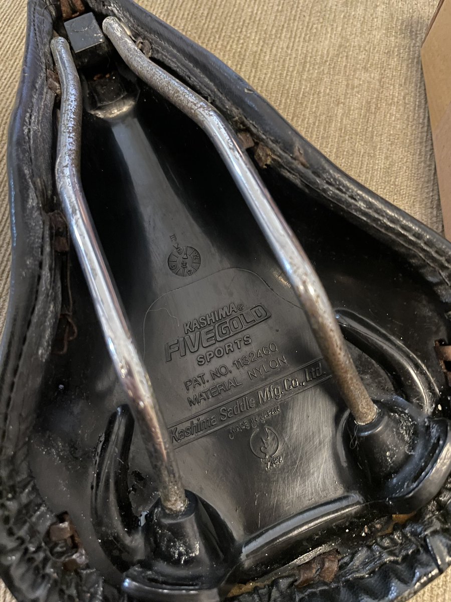 BerjualanS's tweet photo. #fnfjb saddle sadel kashimax fg fivegold vintage JIS stamped non NJS kondisi no robek no retrim full original 250rb saja nett lokasi jakarta selatan, 0817728949 https://t.co/HAN1vSXIkC