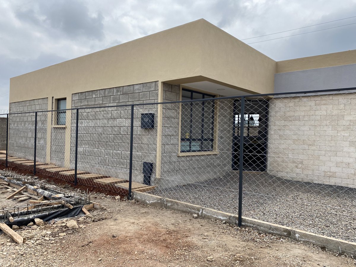 saomba's tweet photo. President Ruto

🏠 3 Bedroom Flatroof Bungalow
📍 RUIRU MUGUTHA
🏷️ 6.5M
*SHOWHOUSE READY*
☎️ 0757 532 572 https://t.co/DJiEEKNGcs