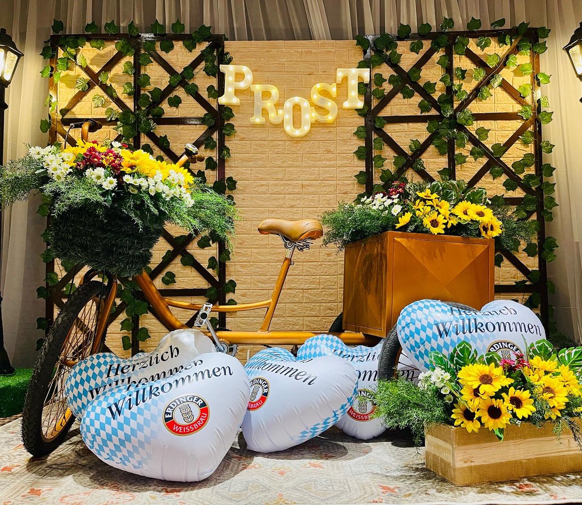 tonocacao's tweet photo. @HiltonColon_gye #hiltonoktoberfest Una nueva hermosa #ambientaciondeespacios #eventdeco https://t.co/FdswznqVfz